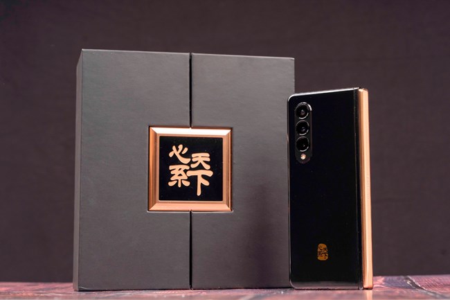 三星 W22 5G 从内而外 尽显奢华