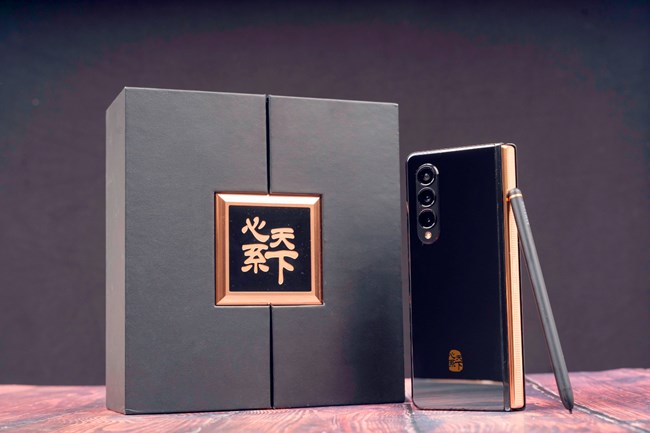 三星 W22 5G 从内而外 尽显奢华