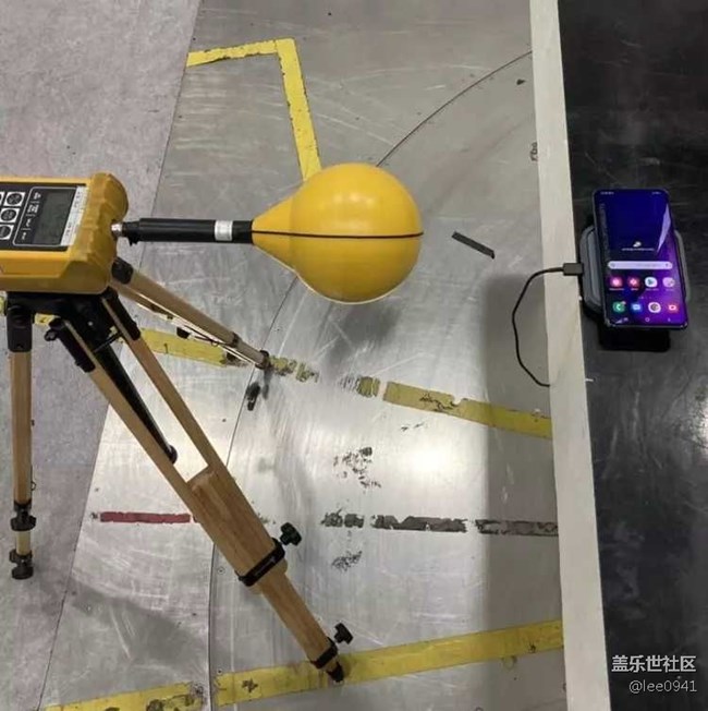 三星首款25W无线充电器:或与Galaxy S22系列一同发布 三星首款25W无线充电器:或与Galaxy S22系列一同发布