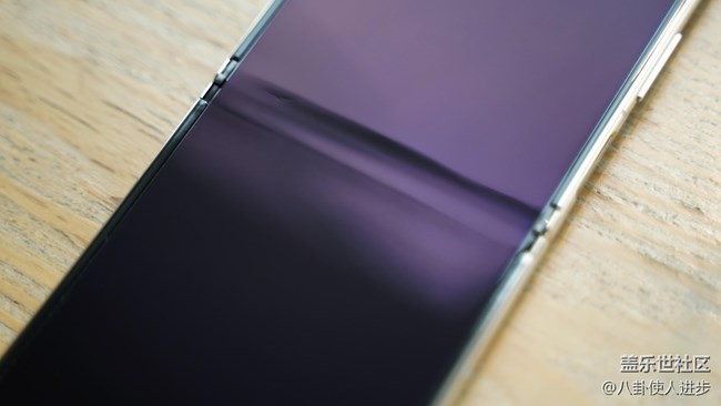 华为P50 Pocket对比三星Galaxy Z Flip3：差距有点大