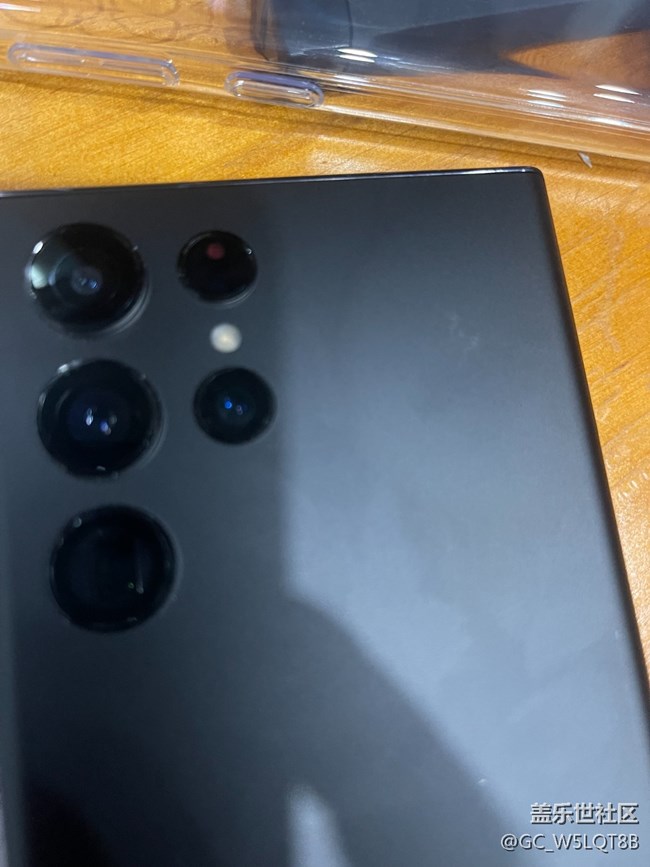 S22U 正常使用2天，后盖直接刮花严重，可以申请售后吗?