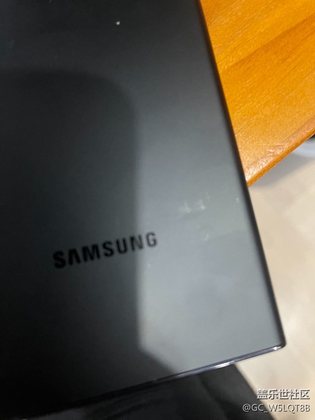 S22U 正常使用2天，后盖直接刮花严重，可以申请售后吗?