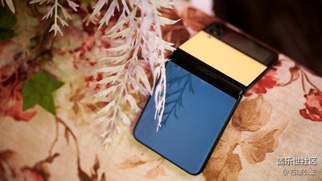 Galaxy Z Flip3 Bespoke Edition 缤色定制版精美图赏