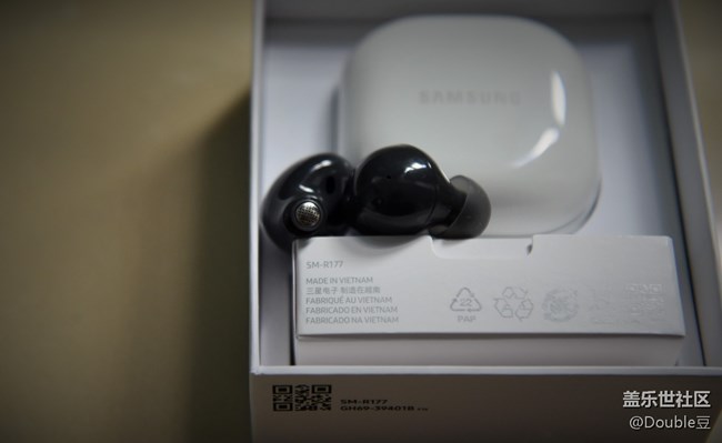 Galaxy Buds2，一对漂亮的小不点