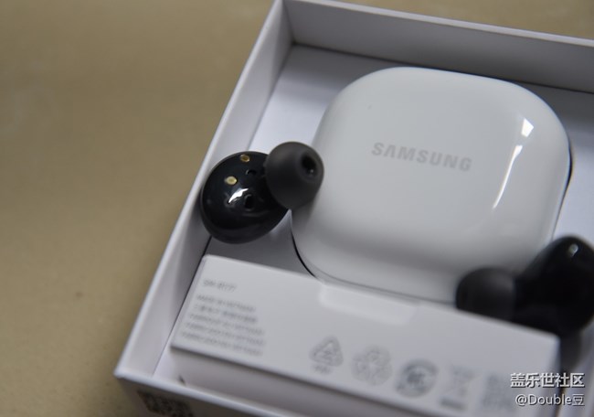Galaxy Buds2，一对漂亮的小不点