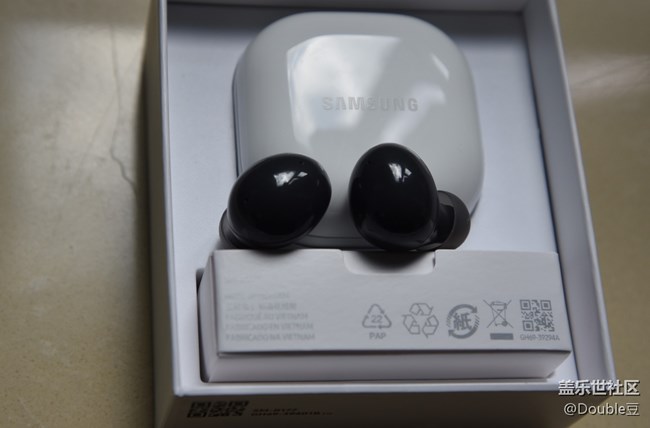 Galaxy Buds2，一对漂亮的小不点