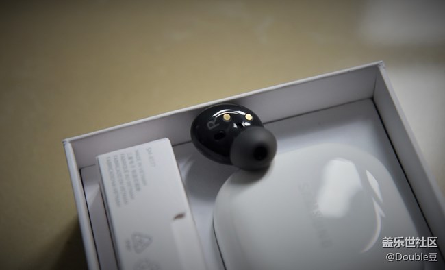 Galaxy Buds2，一对漂亮的小不点