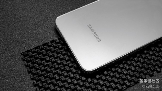 黑与白的碰撞 三星Galaxy S22|S22+图赏