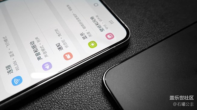 黑与白的碰撞 三星Galaxy S22|S22+图赏