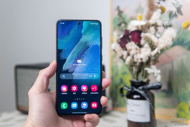 三星S21 FE屏幕表现如何？