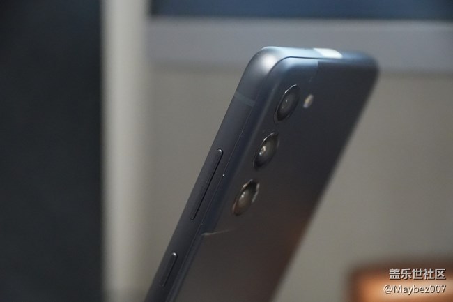 三星Galaxy S21 FE 这块屏幕观感还不错啊