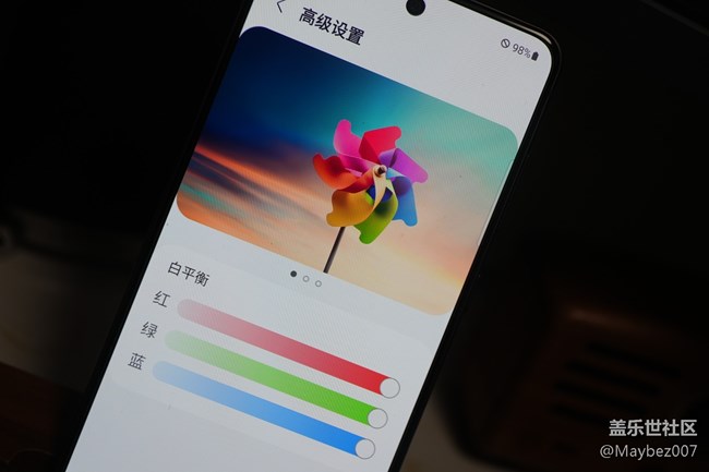 三星Galaxy S21 FE 这块屏幕观感还不错啊