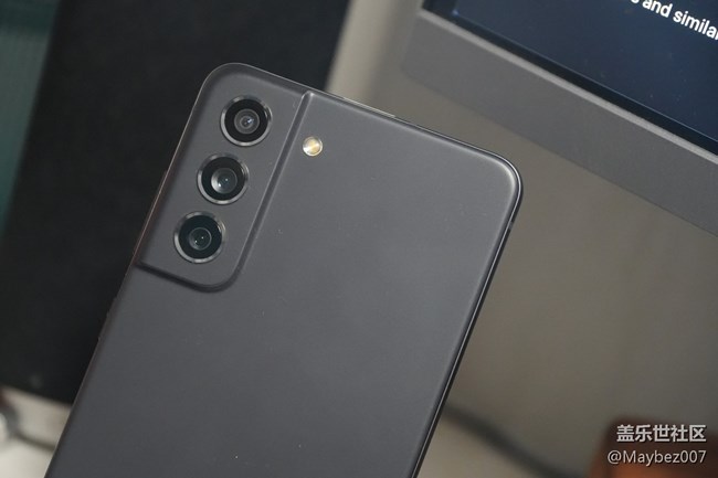 三星Galaxy S21 FE 这块屏幕观感还不错啊