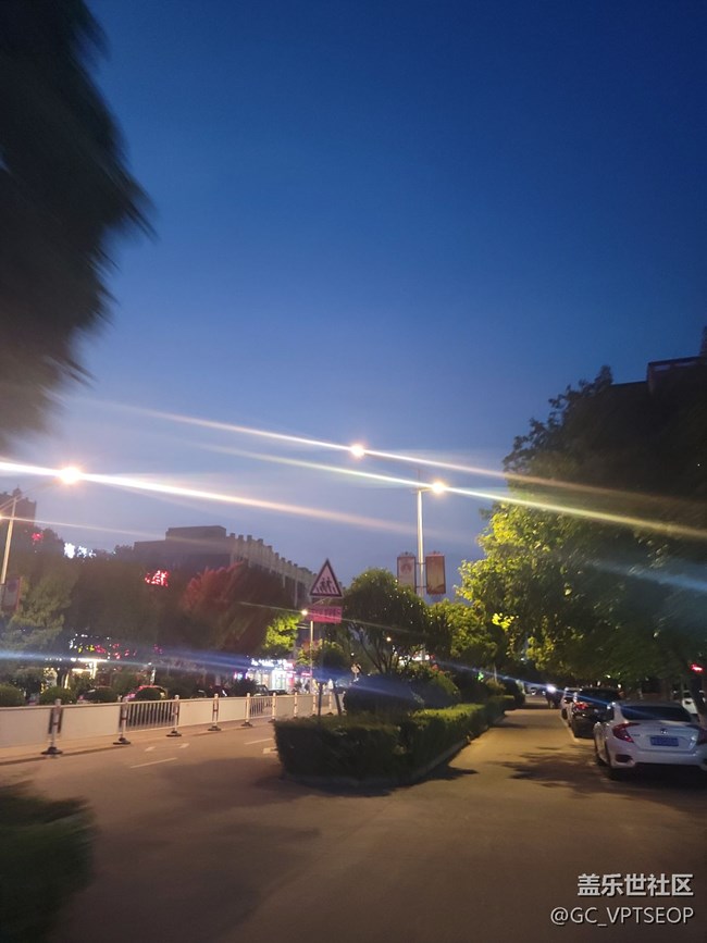 为什么s21晚上拍照高光不行