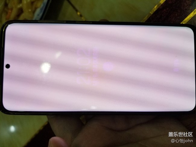 三星手机屏幕一直发白发绿，底部发烫