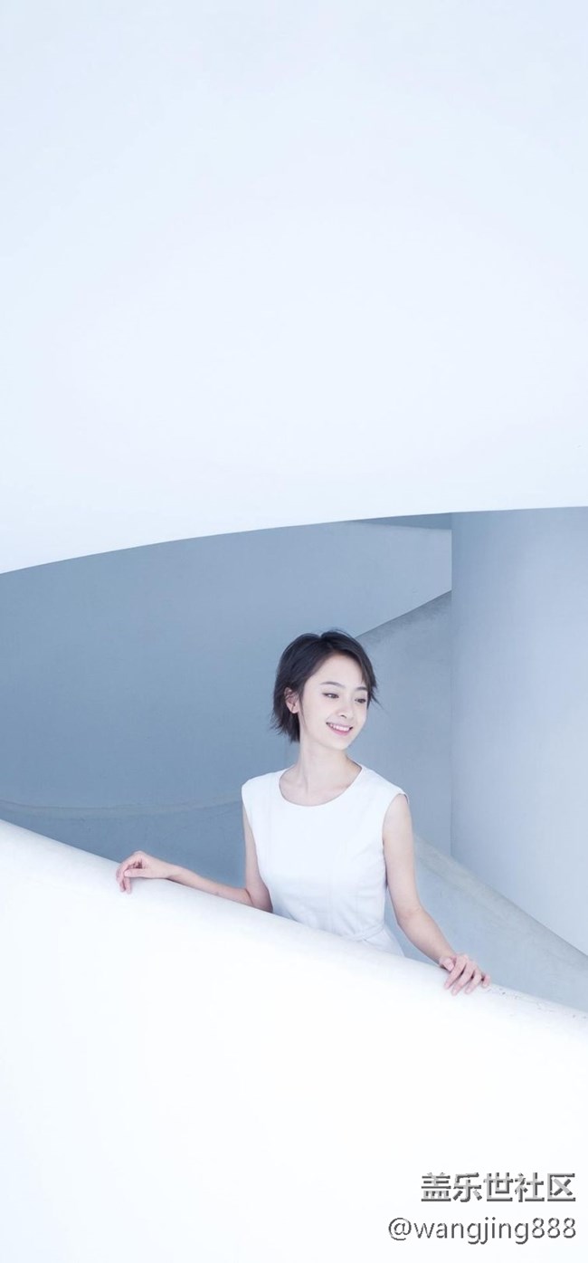 动态锁定屏幕里面的美女壁纸，截屏的。