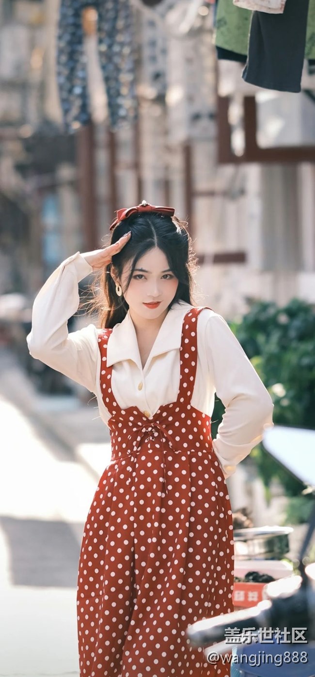 动态锁定屏幕里面的美女壁纸，截屏的。