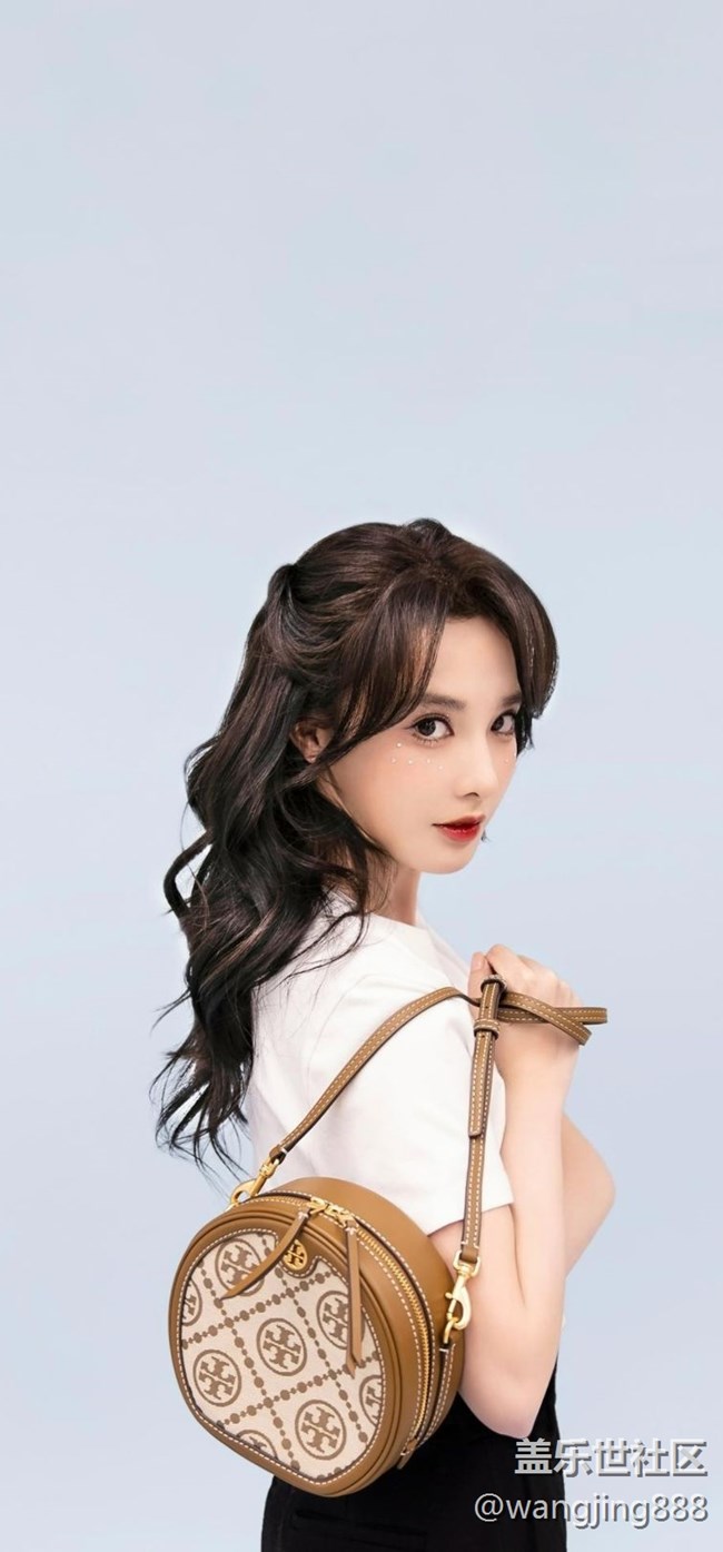 动态锁定屏幕里面的美女壁纸，截屏的。