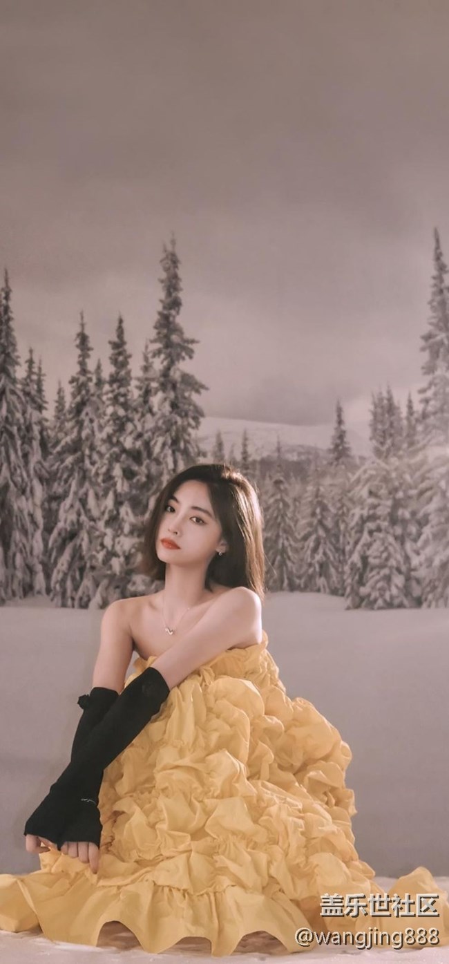 动态锁定屏幕里面的美女壁纸，截屏的。
