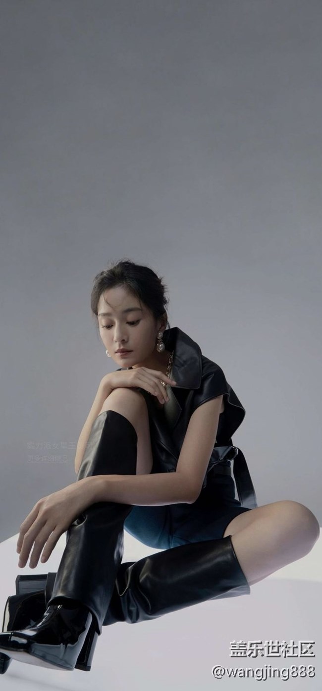 动态锁定屏幕里面的美女壁纸，截屏的。