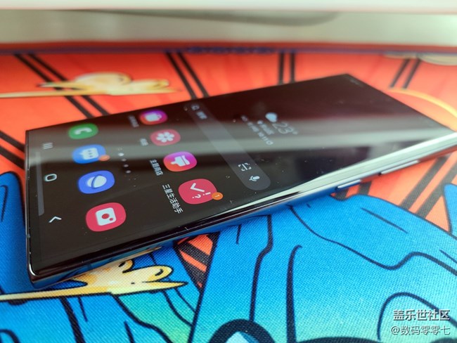 上手三星 Galaxy S22 Ultra，这颜值和配置不愧是安卓机皇