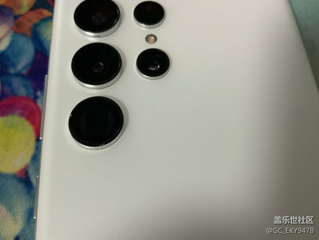 s22镜头 掉漆。