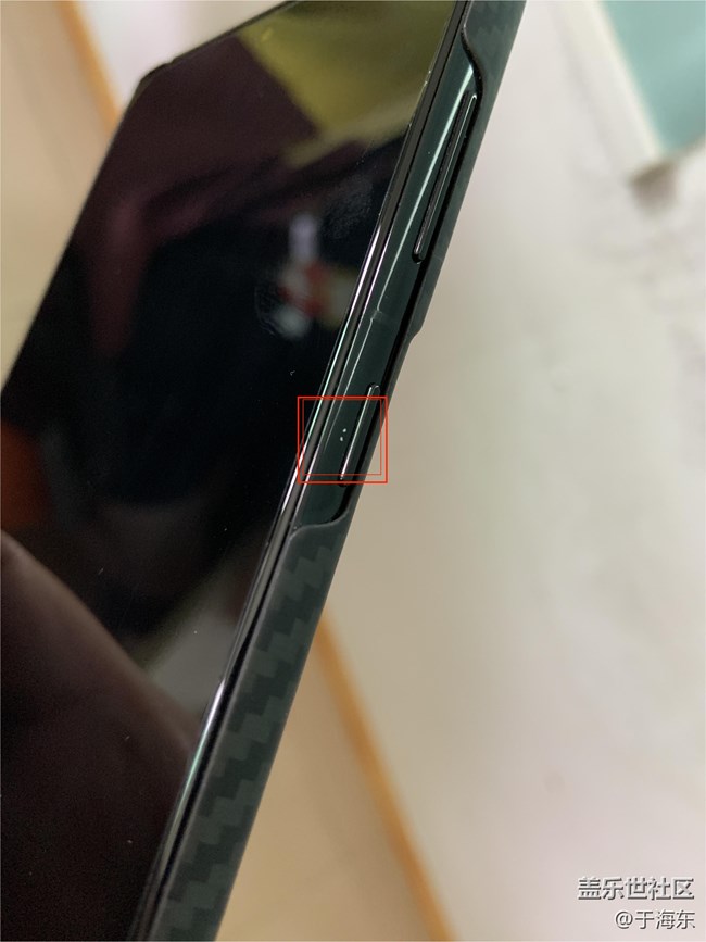 S21+电源键位置掉漆