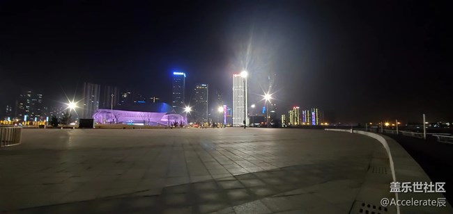 【霓虹灯下】-城市广场夜景~