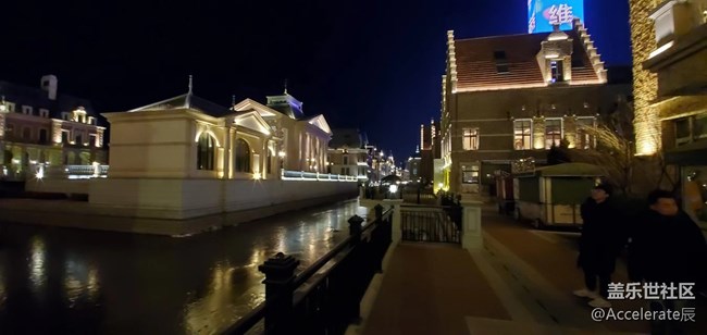 【霓虹灯下】-城市广场夜景~