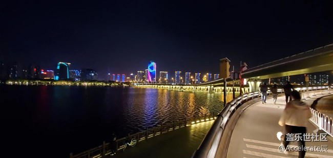 【霓虹灯下】-城市广场夜景~