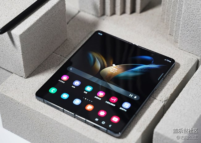 开合之间依旧不凡 三星Galaxy Z Fold4 外观赏析
