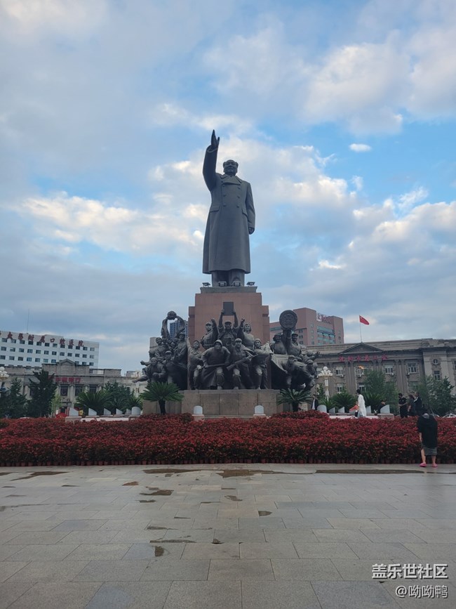 【空间艺术】中山广场雕塑像