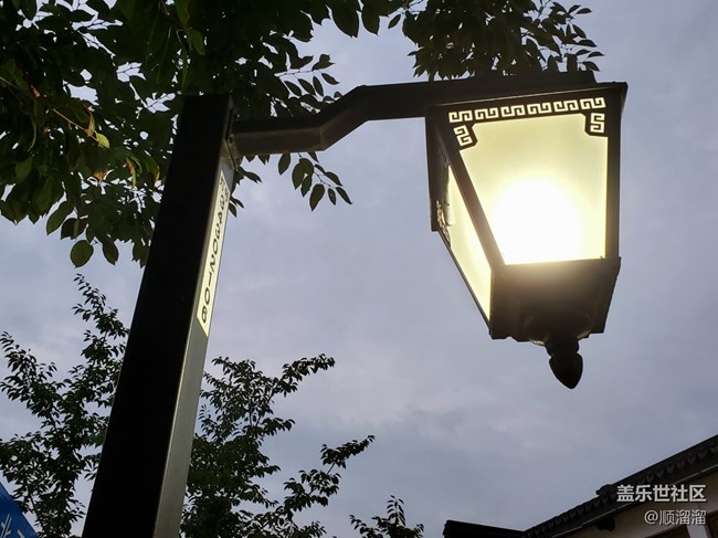 #灯——点亮的路灯