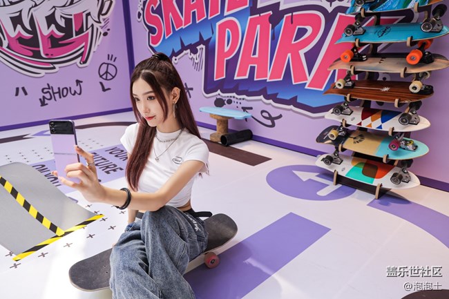 兼具时尚魅力与强劲性能:三星Galaxy Z Flip4