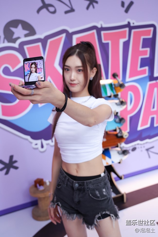 兼具时尚魅力与强劲性能:三星Galaxy Z Flip4