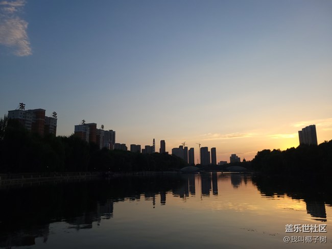 【广阔天地】夕阳与倒影