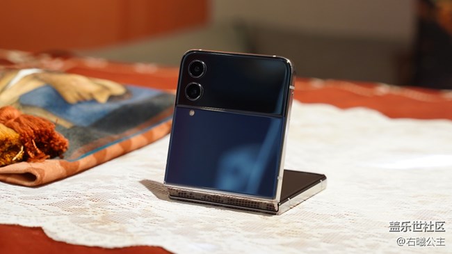 三星Galaxy Z Flip4 Bespoke Edition 缤色定制版精美图赏