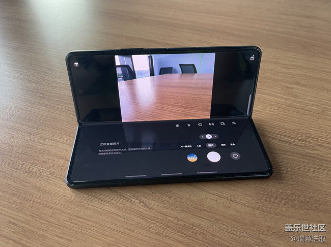 有了三星Z Fold3，再也不担心拍照不方便了