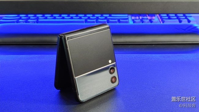 三星Z Flip 3多角度悬停体验