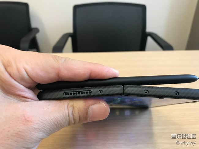 fold3展开后不平