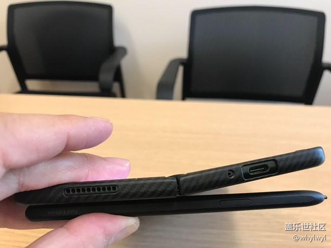 fold3展开后不平