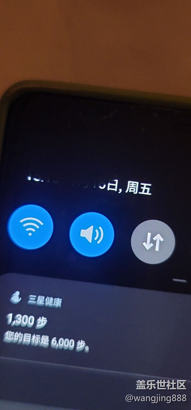 屏幕被撬坏，还会慢慢扩大