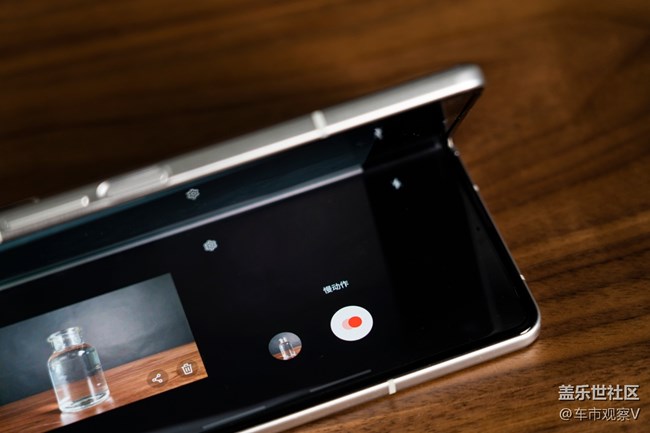 用三星Z Fold3慢动作拍摄的画面，视觉感妥妥的