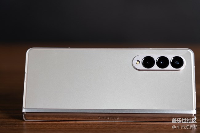 用三星Z Fold3慢动作拍摄的画面，视觉感妥妥的