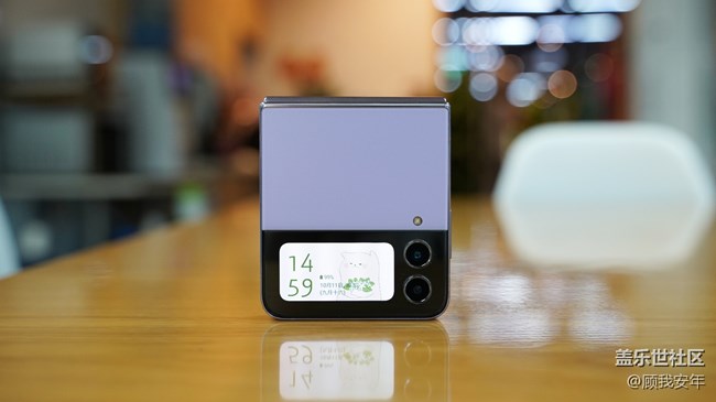 Galaxy Z Flip4，外屏也能看视频？玩游戏？