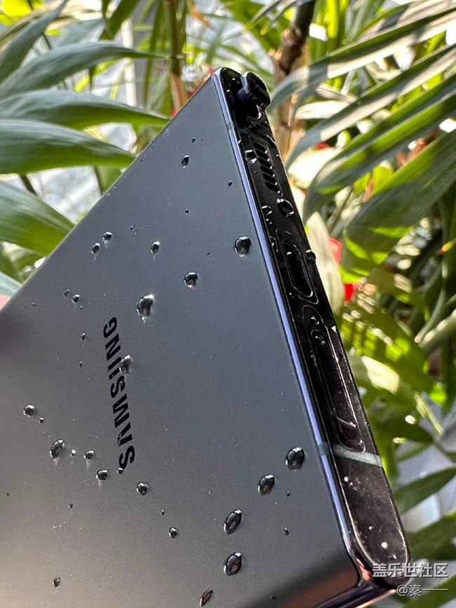 三星S22 Ultra支持IP68防水，玩水更安心