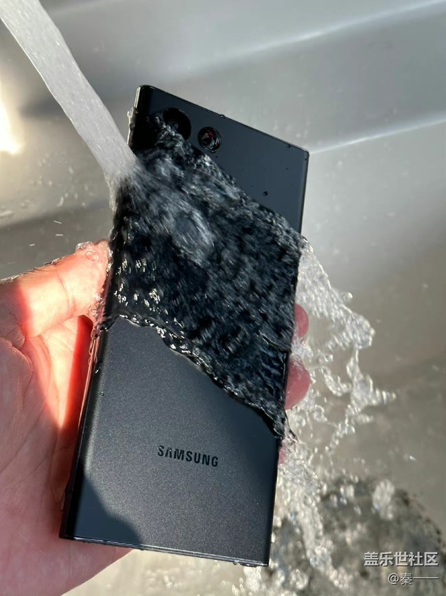 三星S22 Ultra支持IP68防水，玩水更安心