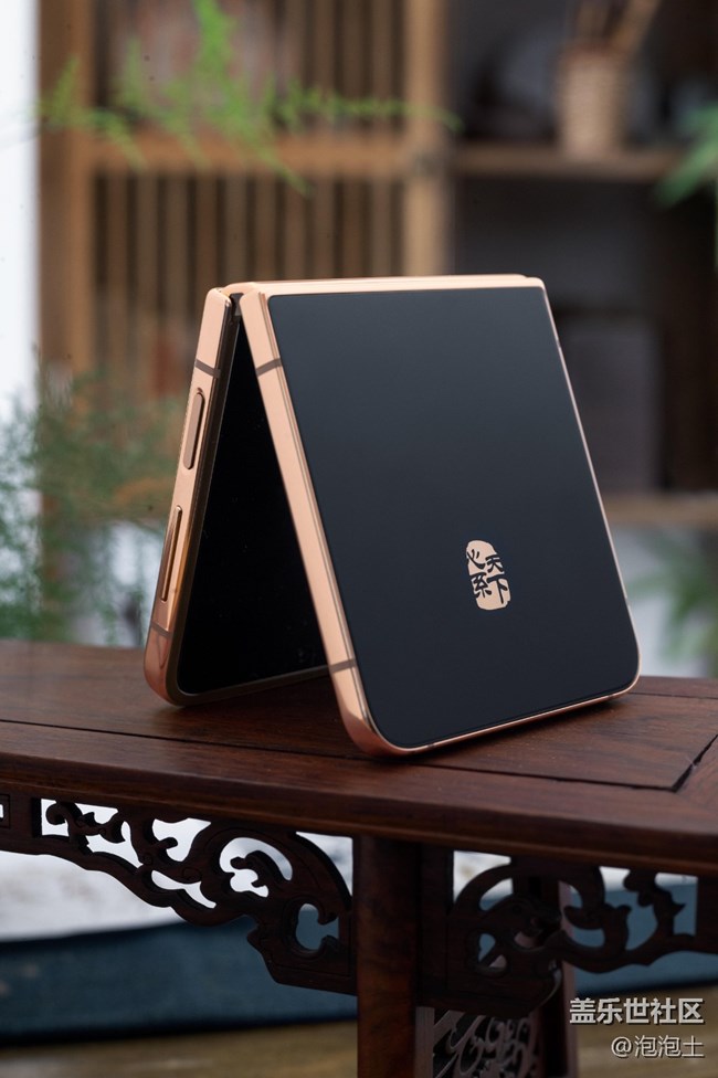 三星W23｜W23 Flip:匠心工艺 尊贵体验