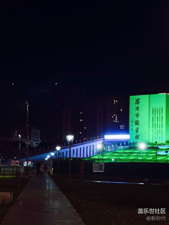 【色彩构成】+夜晚多彩的沈阳科学馆图书馆