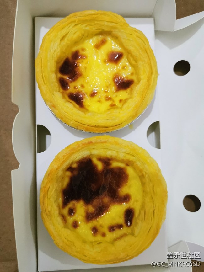 小屏手机Galaxy S22 PK三年前的菊花P30差距很明显